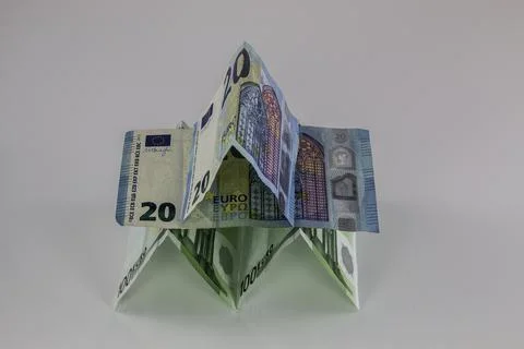 A tiny building made of different Euro banknotes 库存照片