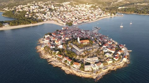 Tiny Coastal Town in the Middle of the Sea, Croatia | Stunning 4K Landscape Vídeos de archivo 337703040