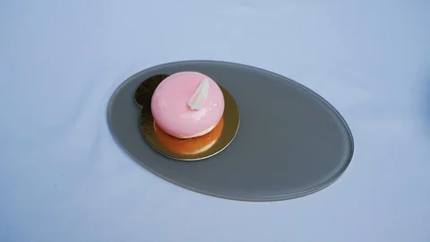 Tiny cupcake, whipped cream on a silver plate Video stock 102392415