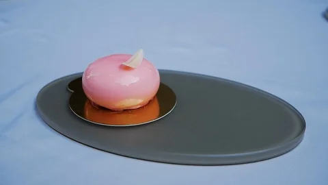 Tiny cupcake, whipped cream on a silver plate Video stock 102392431