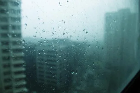 Tiny drops of water splashing against the window on a cold rainy morning Stock-Fotos