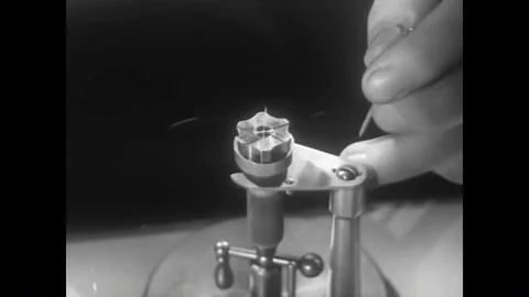 Tiny hairsprings are installed in the balance assembly at the Hamilton Watch 库存影片 88554196