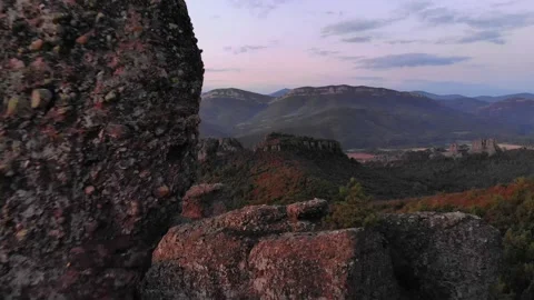 Tiny hole between rocks Stockbeeldmateriaal 148784350