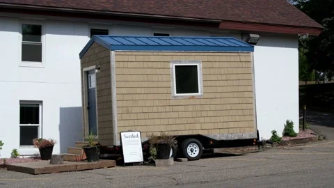 Tiny house built to help the overflowing homeless population in St. Paul Video stock 141162027