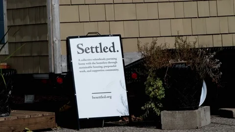 Tiny house built to help the overflowing homeless population in St. Paul Видео 141162078