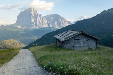 Tiny hut in the middle of the dolomite mountains Stock-Fotos