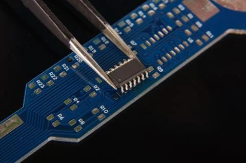 Tiny integrated circuit on empty PCB board Foto stock