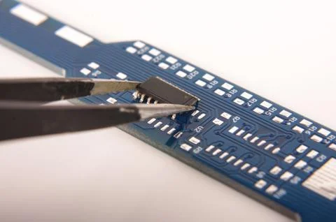 Tiny integrated circuit on empty PCB board Foto stock