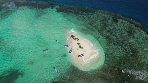 Tiny-island-cayo-arena-drone-footage-4k-09 動画素材 311736212