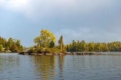 Tiny Island Showing the Colors of Fall Stockfoto's