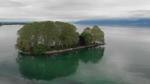 Tiny island with trees and Obelisk in Geneva (Leman) lake. Stock Footage 154418806