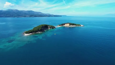 Tiny Islands surrounded by azure blue sea in Ksamil, near Corfu, gem of Stock Footage 319010955