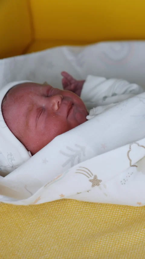Tiny newborn wearing white cap and bodysuit. Vídeos de archivo 304205602