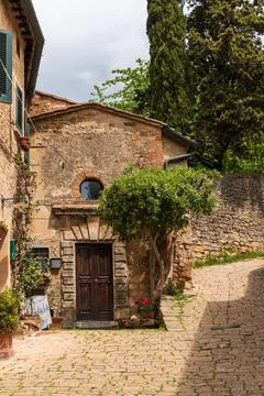 Tiny Old House In Volterra Foto stock