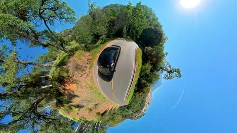 Tiny planet view of a car driving on a winding forest road in California 库存影片 339472583