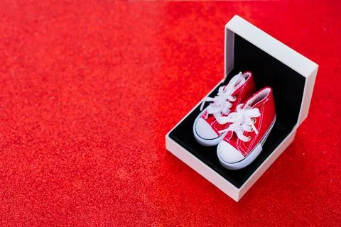 Tiny Red Canvas Shoes in a Gift Box Foto stock
