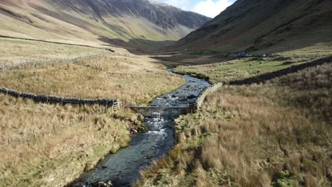 Tiny River flows, Lake District 库存影片 214751049