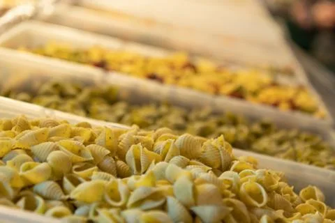 Tiny Shells of Homemade Pasta in Bins Foto stock