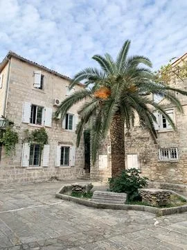 Tiny square in Budva old town, Montenegro Foto stock