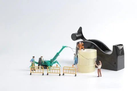 Tiny worker replace the tape for dispenser Stockfoto's