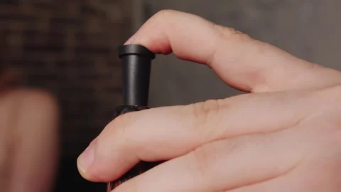 The tip of a wooden hookah pipe, into which a hand inserts a mouthpiece Vídeos de archivo 331880023