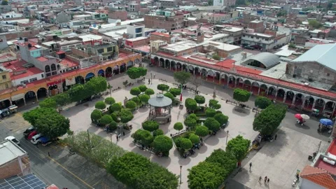 Tipical mexican town square. Vídeos de archivo 169405571