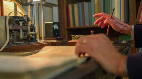 Tipping a telegraph in Morse code Video stock 46877569
