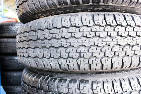 Tire auto car with texture pattern and steel great plate wheel Foto stock