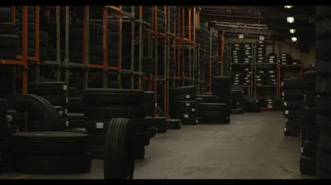 Tire rolling through storage room Vidéo 57122429
