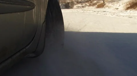 Tire Slipping on Snow 库存影片 1014181