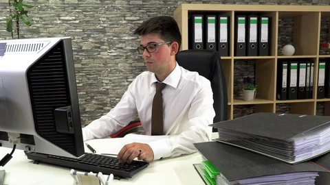 Tired accountant does not readily sort documents Stockbeeldmateriaal 115570594