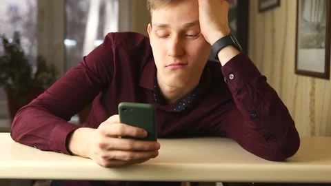 Tired buisnessman using smartphone, surfing social media and want to sleep Stock Footage