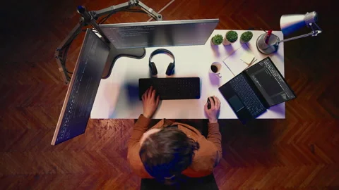 Tired IT admin exhausted from long screen time, pausing to rest, aerial shot Vidéo 265622787