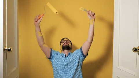 Tired man with paint brush and roller in his hands falls to floor from fatigue Video stock 123820053