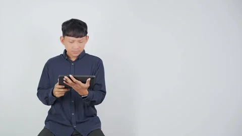 Tired Person Looking at Tablet After Working Vídeo Stock 344830651