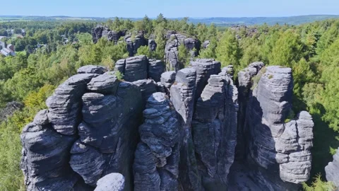 Tisa Rocks Labyrinth showcases a stunning scenic view of towering sandstone Vídeo Stock 340369629