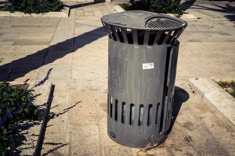 Title: Public Trash Cans and Waste Containers in the Streets of Jerusalem. Stock-Fotos