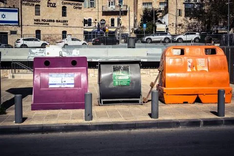 Title: Public Trash Cans and Waste Containers in the Streets of Jerusalem. Stock-Fotos