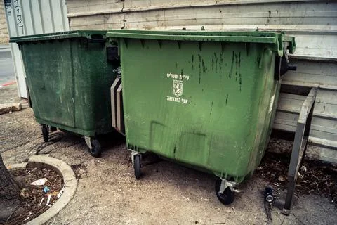 Title: Public Trash Cans and Waste Containers in the Streets of Jerusalem. Stock-Fotos