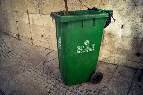 Title: Public Trash Cans and Waste Containers in the Streets of Jerusalem. Stock-Fotos