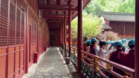 Title Students on Study Tour in Historic Zhang Liang Temple Corridor China Stockbeeldmateriaal 335863080