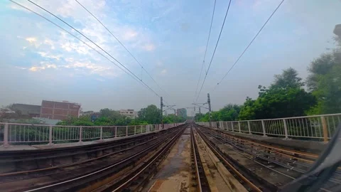 Title: The view from the last coach of a driverless metro train Vidéo 345009259