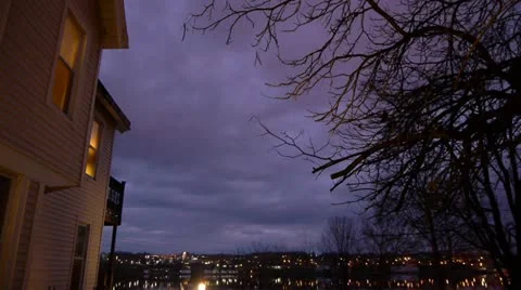 TL Hudson River House-Tree-Day-to-Night 001 Stockbeeldmateriaal 12136327