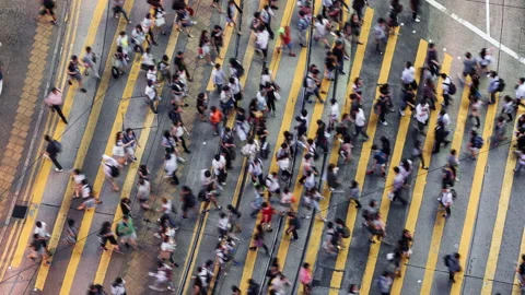 TL/ZO Asia, China, Hong Kong, Zoom Out Time lapse of people crossing the road Stock Footage