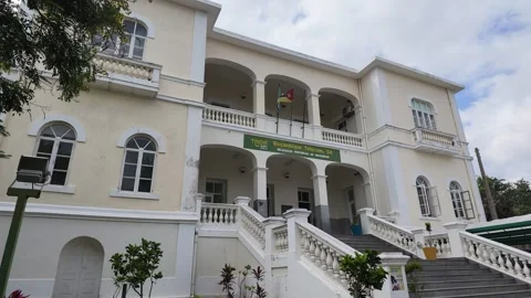 Tmcel offices in a colonial building, Inhambane Province, Inhambane, Mozambique Vídeos de archivo 336734406
