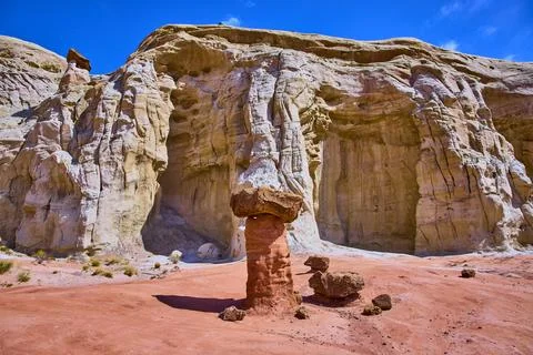 Toadstool Hoodoo and Sandstone Cliffs in Kanab Utah Desert Foto stock