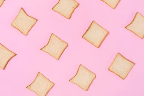 Toast bread slices pattern isolated on pink Foto stock