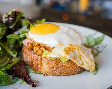 Toast with egg on top Stock-Fotos