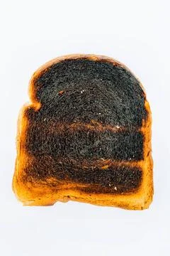 Toastbrot wurde beim toasten verbrannt. Verbrannte Toastscheibe beim Frühs.. Stock Photos