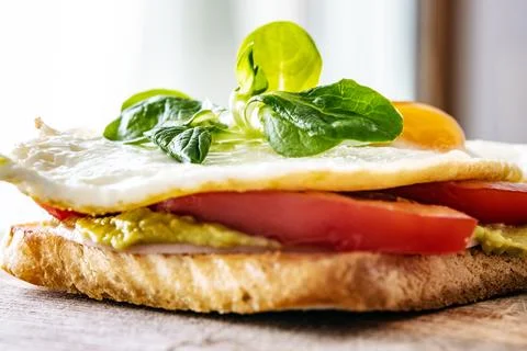 Toasted bread with egg Foto stock